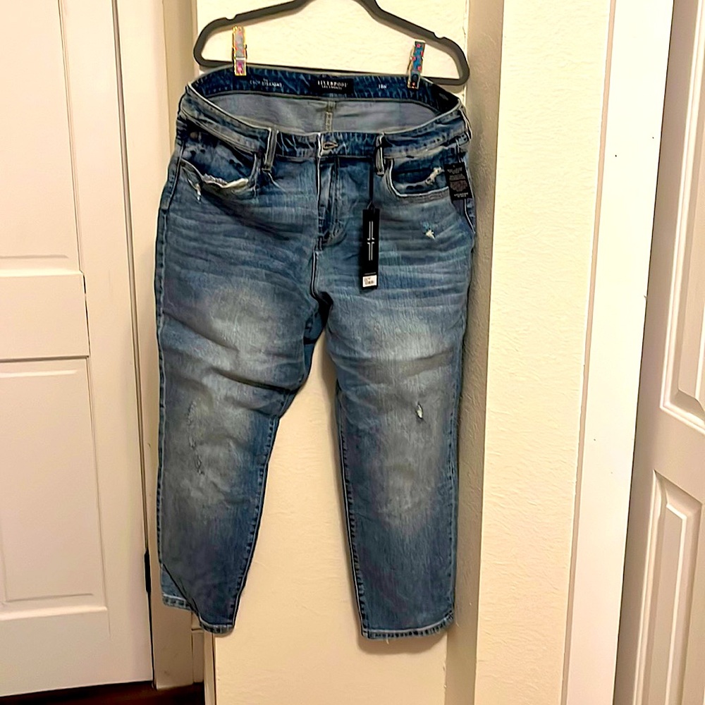 NWT Liverpool Los Angeles The Crop straight distressed denim. Size 18W